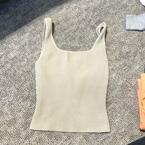 Aritzia sculpted knit. Perfect condition